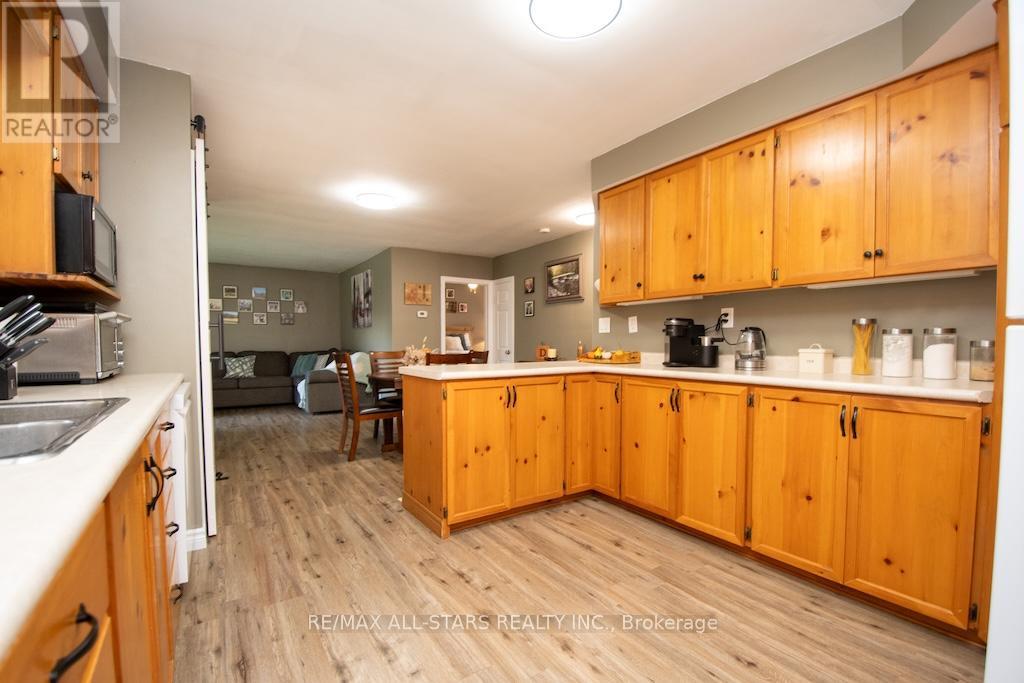 25 Maryknoll Avenue, Kawartha Lakes (Lindsay), Ontario  K9V 1A7 - Photo 13 - X12466084