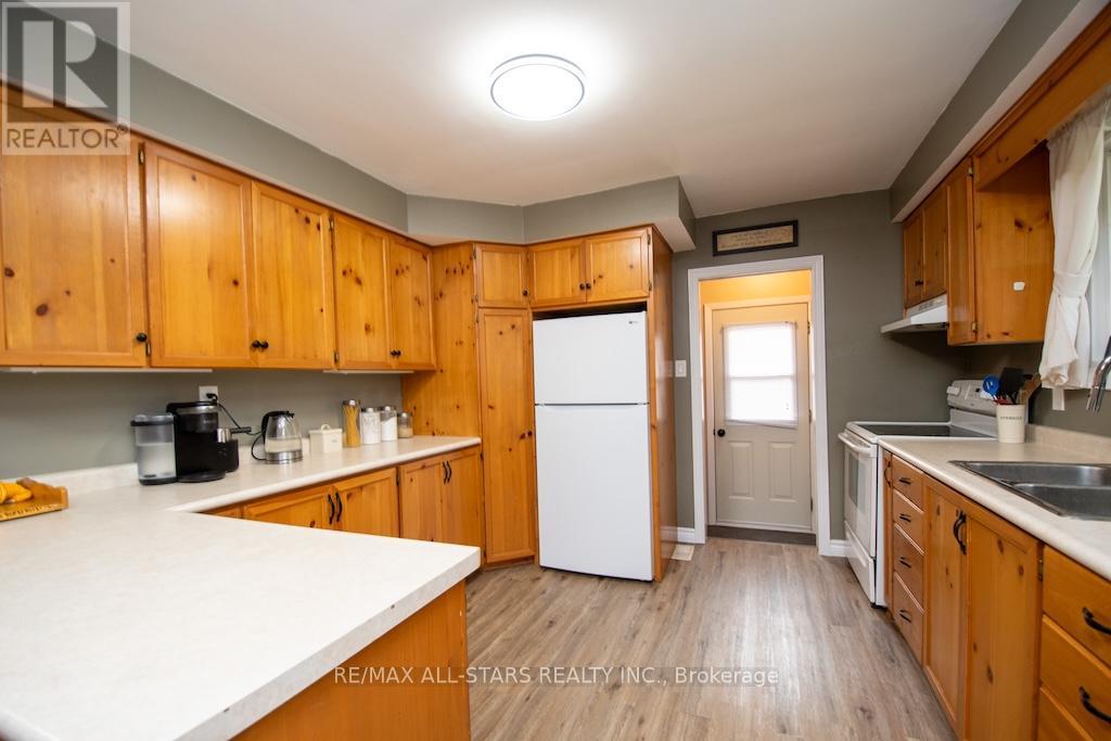 25 Maryknoll Avenue, Kawartha Lakes (Lindsay), Ontario  K9V 1A7 - Photo 15 - X12466084