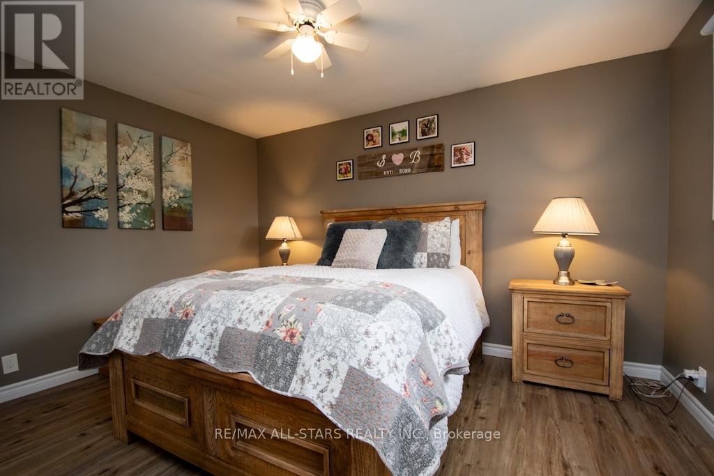 25 Maryknoll Avenue, Kawartha Lakes (Lindsay), Ontario  K9V 1A7 - Photo 18 - X12466084