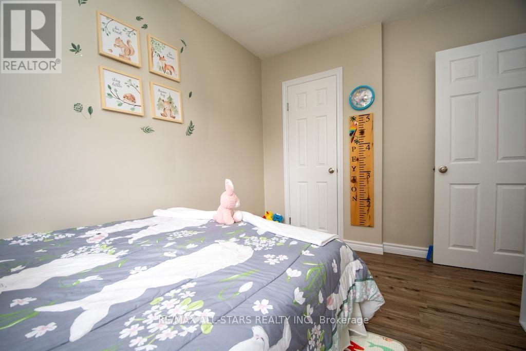 25 Maryknoll Avenue, Kawartha Lakes (Lindsay), Ontario  K9V 1A7 - Photo 22 - X12466084