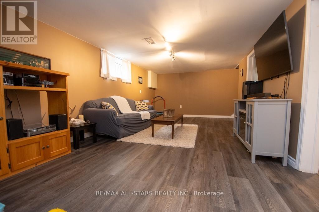 25 Maryknoll Avenue, Kawartha Lakes (Lindsay), Ontario  K9V 1A7 - Photo 24 - X12466084