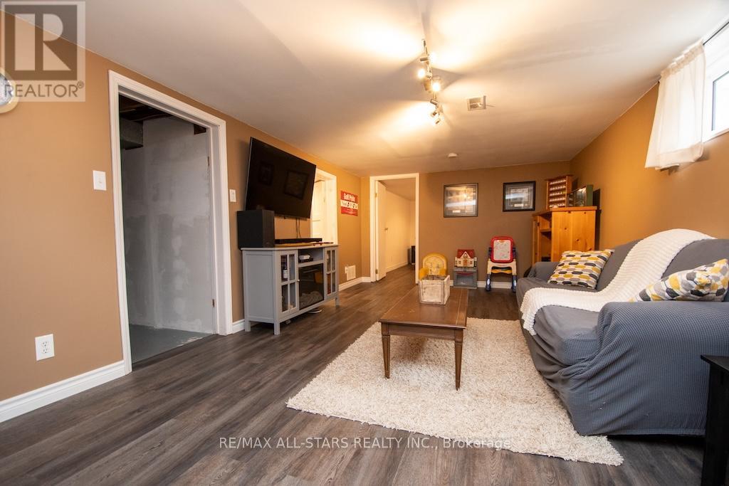 25 Maryknoll Avenue, Kawartha Lakes (Lindsay), Ontario  K9V 1A7 - Photo 26 - X12466084