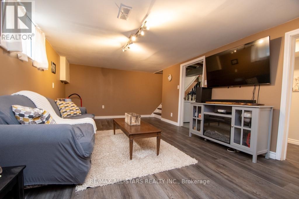 25 Maryknoll Avenue, Kawartha Lakes (Lindsay), Ontario  K9V 1A7 - Photo 27 - X12466084