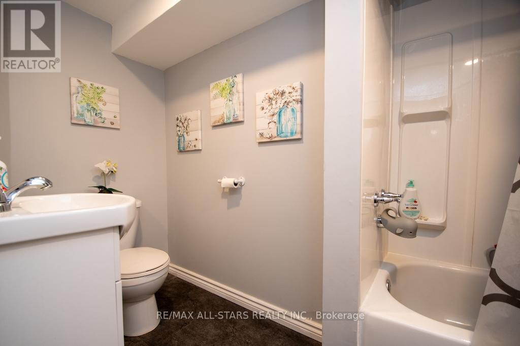 25 Maryknoll Avenue, Kawartha Lakes (Lindsay), Ontario  K9V 1A7 - Photo 29 - X12466084