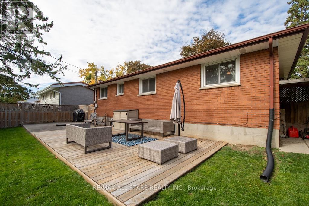 25 Maryknoll Avenue, Kawartha Lakes (Lindsay), Ontario  K9V 1A7 - Photo 36 - X12466084