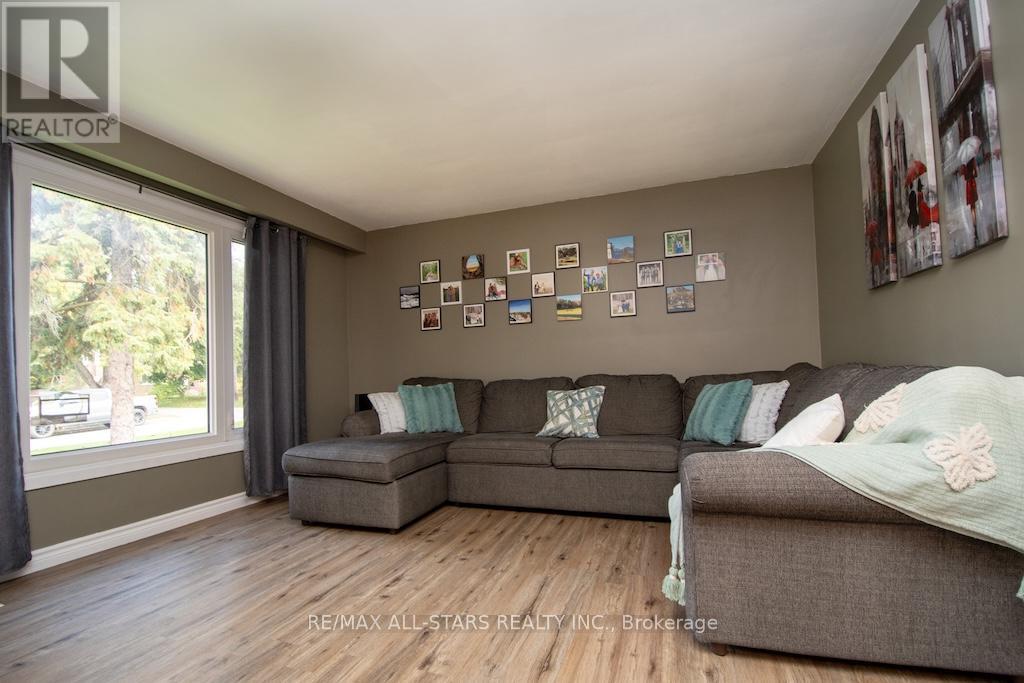 25 Maryknoll Avenue, Kawartha Lakes (Lindsay), Ontario  K9V 1A7 - Photo 5 - X12466084