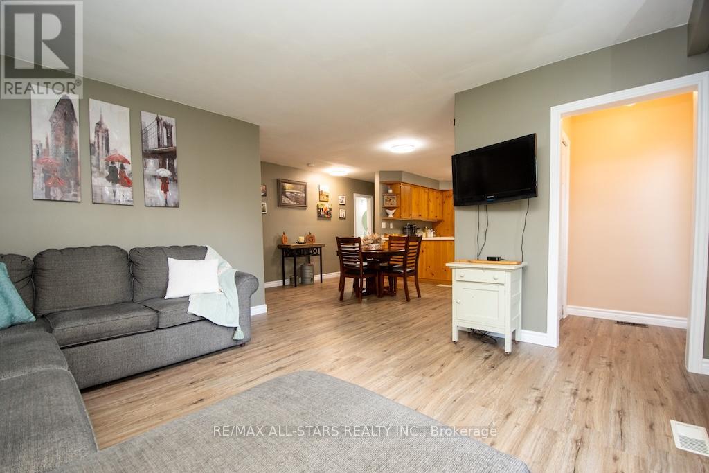 25 Maryknoll Avenue, Kawartha Lakes (Lindsay), Ontario  K9V 1A7 - Photo 7 - X12466084