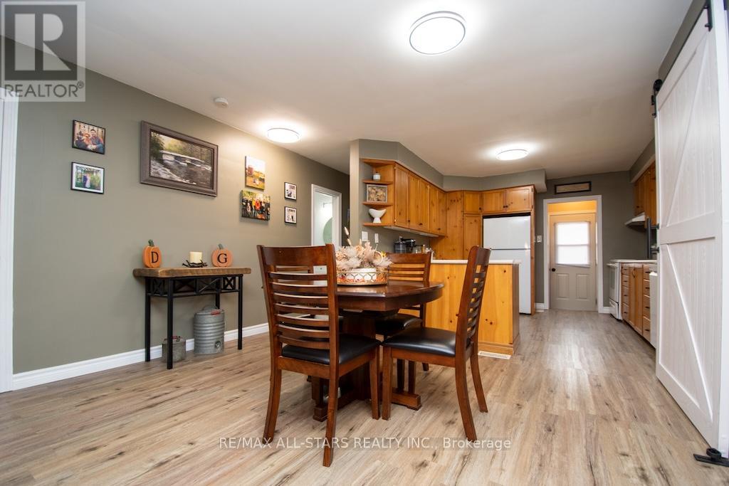 25 Maryknoll Avenue, Kawartha Lakes (Lindsay), Ontario  K9V 1A7 - Photo 8 - X12466084