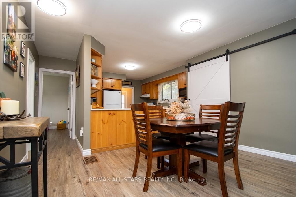 25 Maryknoll Avenue, Kawartha Lakes (Lindsay), Ontario  K9V 1A7 - Photo 9 - X12466084