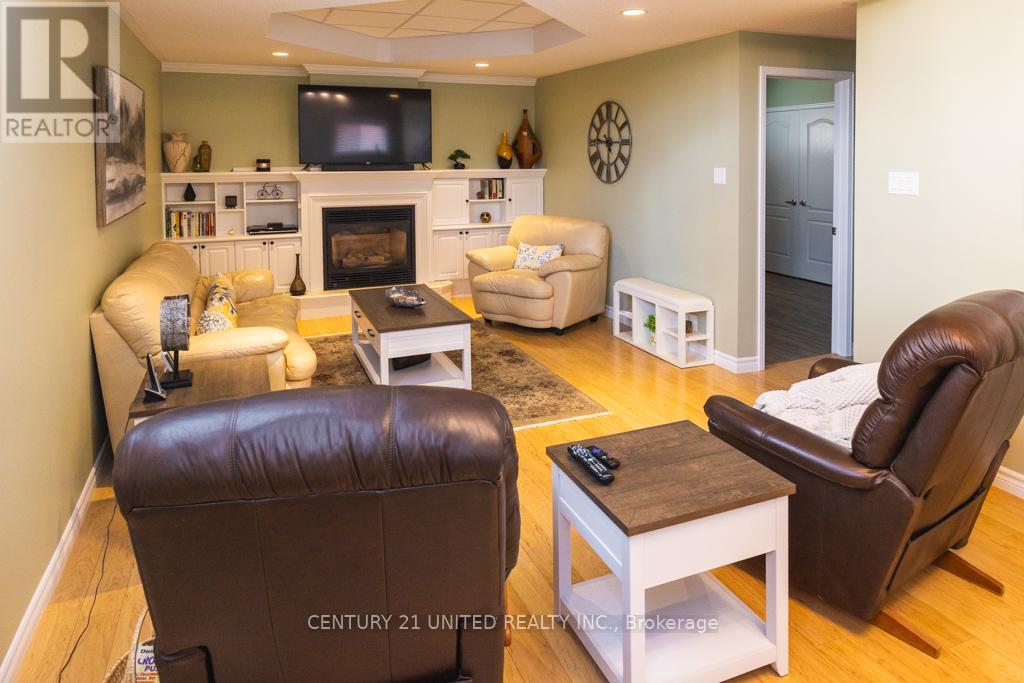 1019 Baker Street, Peterborough (Northcrest Ward 5), Ontario  K9H 7P7 - Photo 14 - X12466522