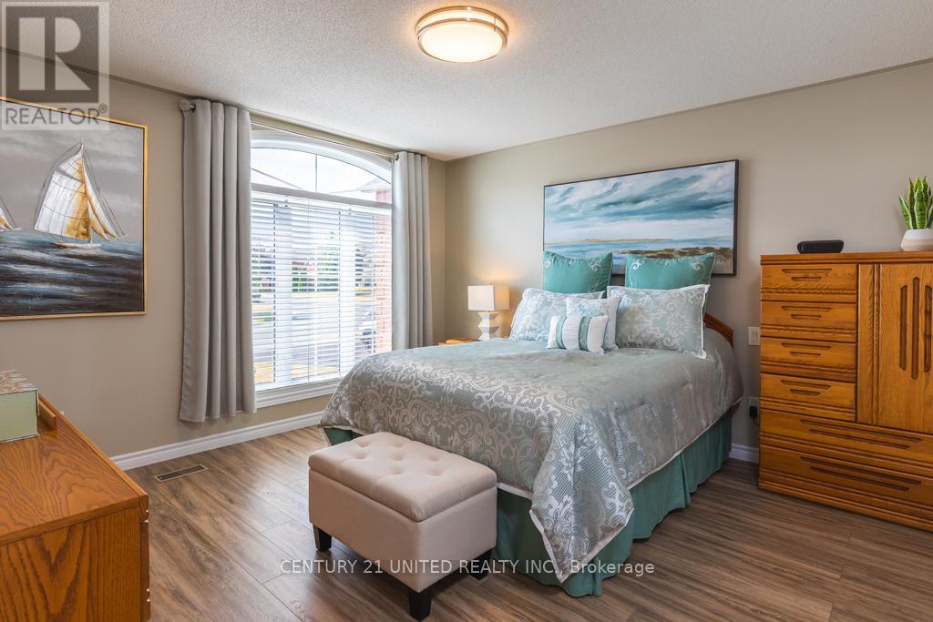 1019 Baker Street, Peterborough (Northcrest Ward 5), Ontario  K9H 7P7 - Photo 9 - X12466522