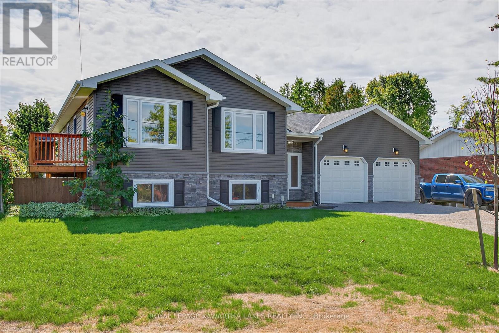 21 Hillside Drive, Kawartha Lakes (Lindsay), Ontario  K9V 1A3 - Photo 1 - X12467476