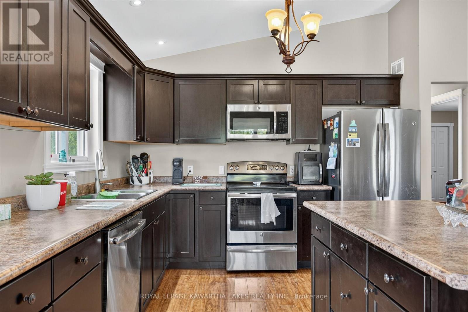 21 Hillside Drive, Kawartha Lakes (Lindsay), Ontario  K9V 1A3 - Photo 12 - X12467476
