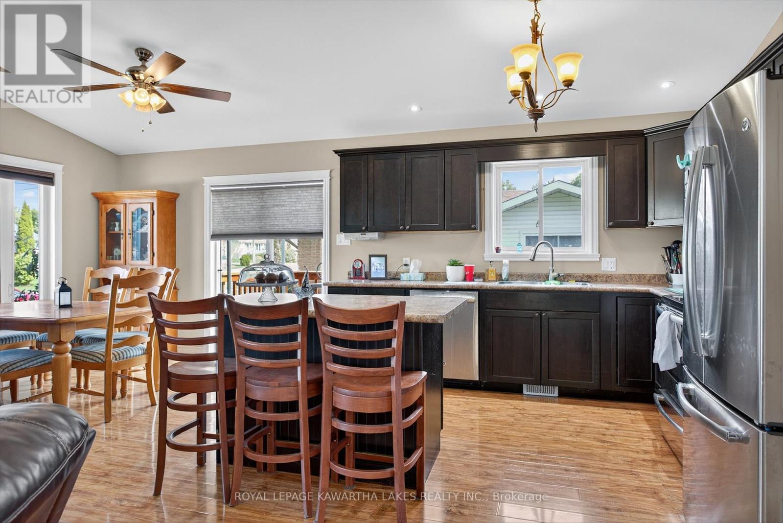 21 Hillside Drive, Kawartha Lakes (Lindsay), Ontario  K9V 1A3 - Photo 7 - X12467476