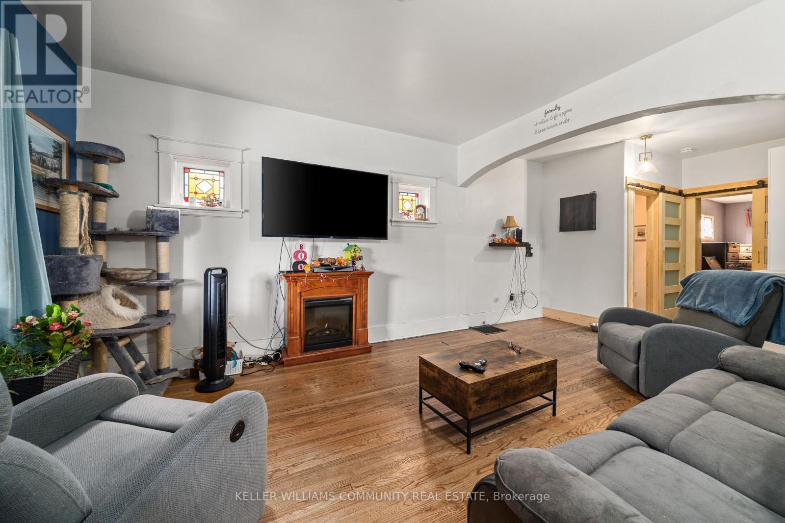 112 Lansdowne Street W, Peterborough (Town Ward 3), Ontario  K9J 1Y1 - Photo 10 - X12467781