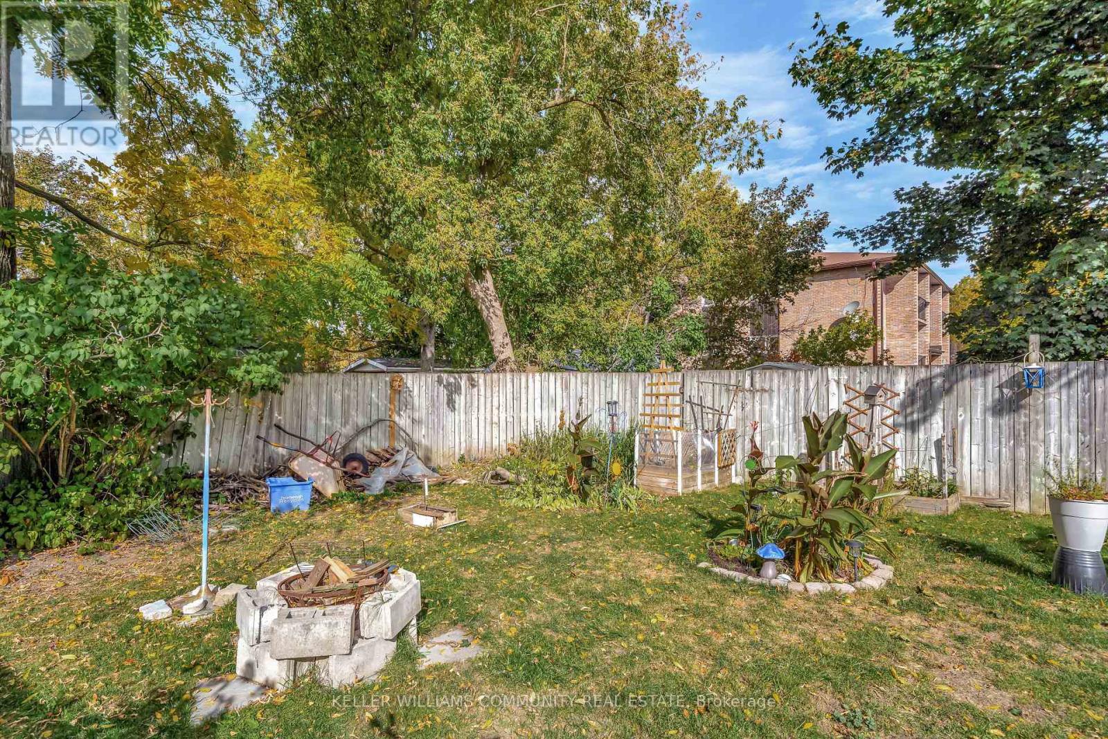 112 Lansdowne Street W, Peterborough (Town Ward 3), Ontario  K9J 1Y1 - Photo 42 - X12467781
