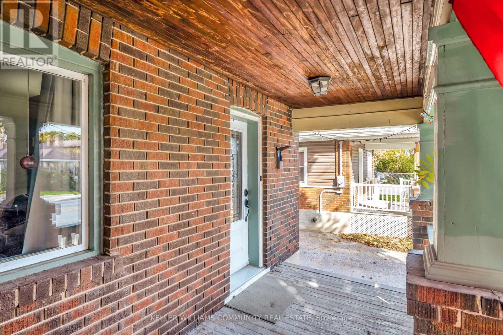 112 Lansdowne Street W, Peterborough (Town Ward 3), Ontario  K9J 1Y1 - Photo 5 - X12467781