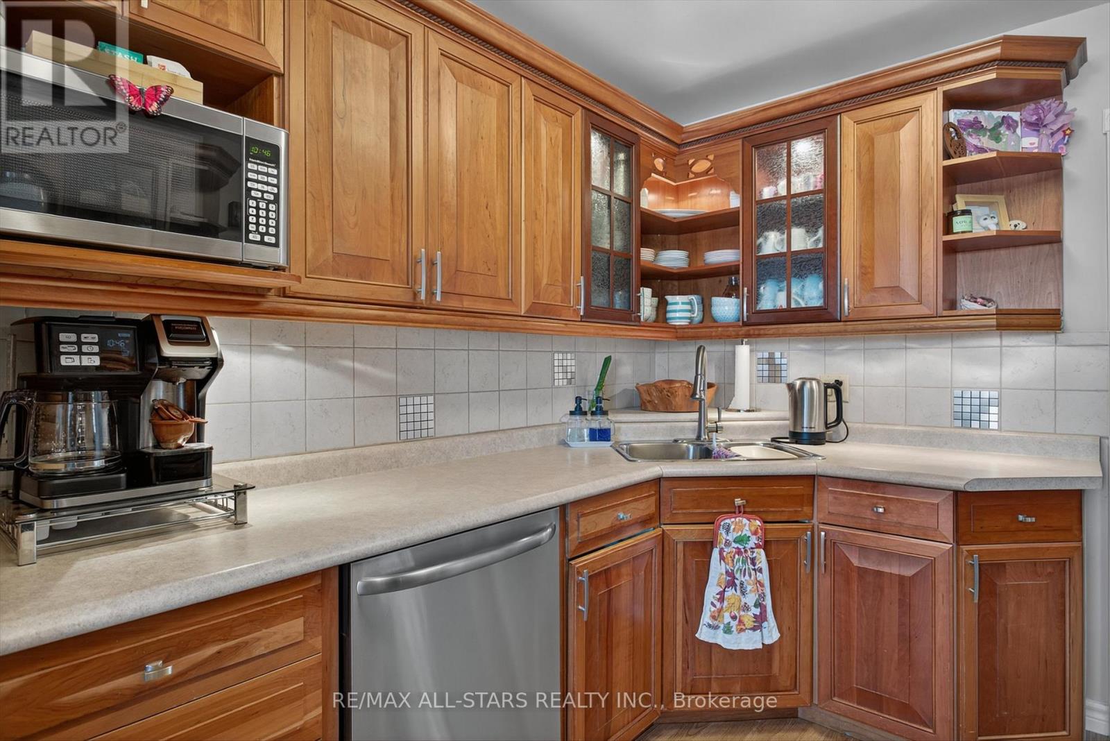 291 Angeline Street N, Kawartha Lakes (Ops), Ontario  K9V 4R1 - Photo 6 - X12467963