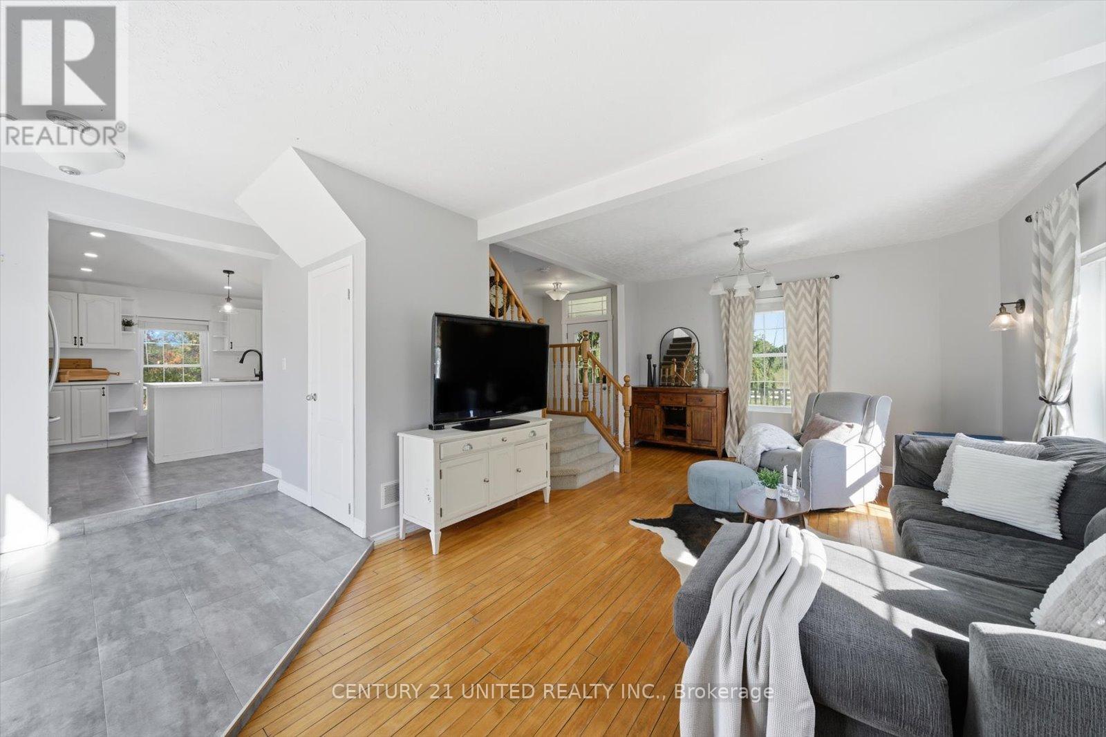 3766 Wallace Point Road, Otonabee-South Monaghan, Ontario  K9J 6Y3 - Photo 12 - X12468013