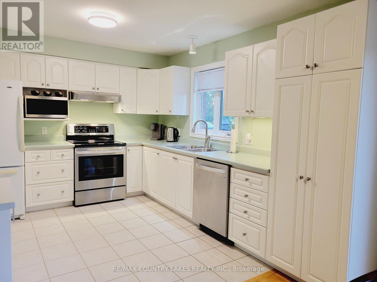 57 Eakins Court, Kawartha Lakes (Lindsay), Ontario  K9V 6J9 - Photo 13 - X12468190