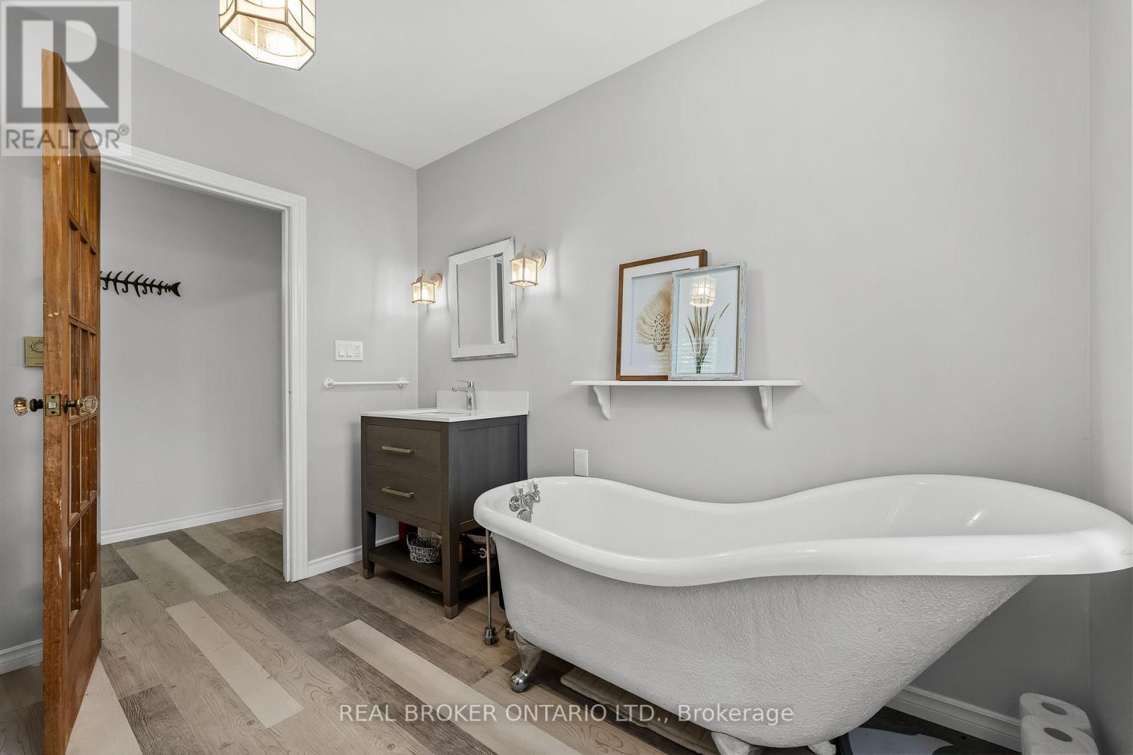 70 Cowans Crescent, Kawartha Lakes (Emily), Ontario  K0L 2W0 - Photo 20 - X12468194