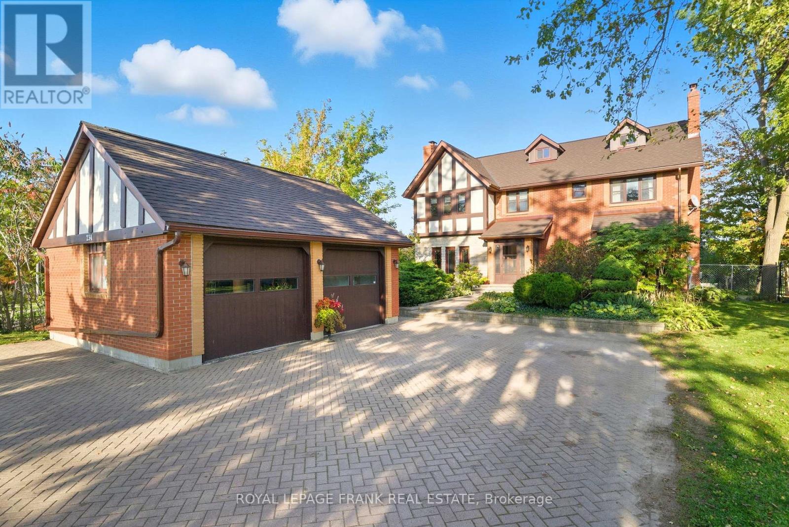 234 Angeline Street N, Kawartha Lakes (Lindsay), Ontario  K9V 5E9 - Photo 3 - X12468897