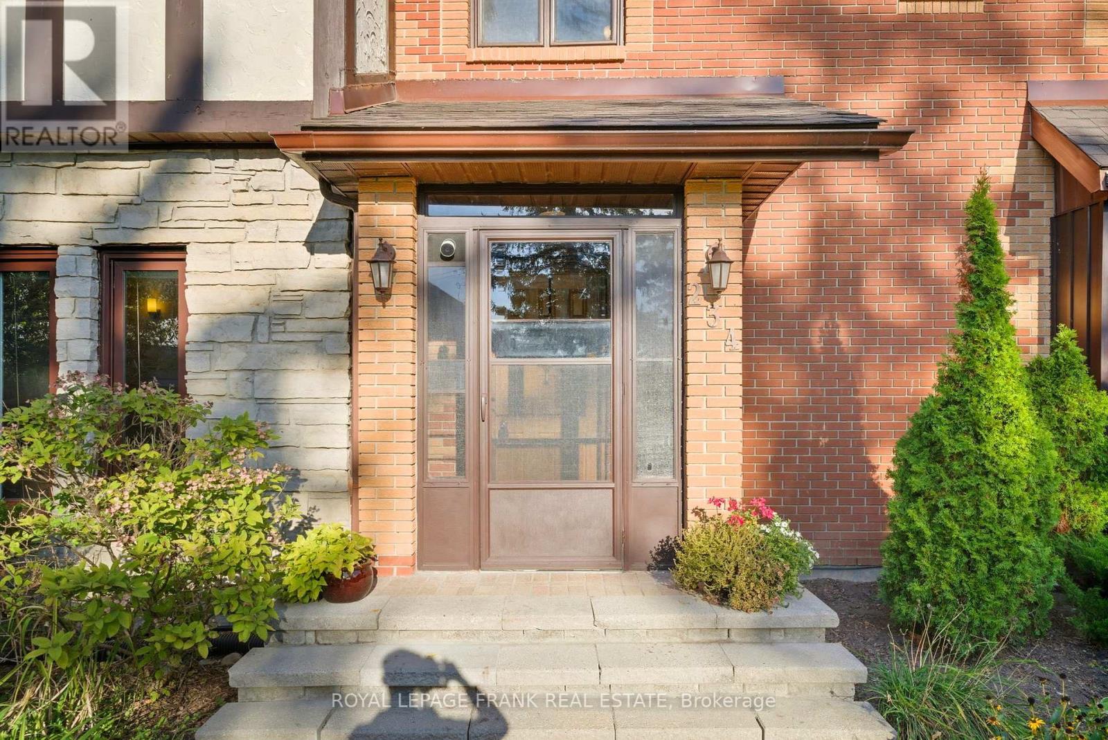 234 Angeline Street N, Kawartha Lakes (Lindsay), Ontario  K9V 5E9 - Photo 7 - X12468897