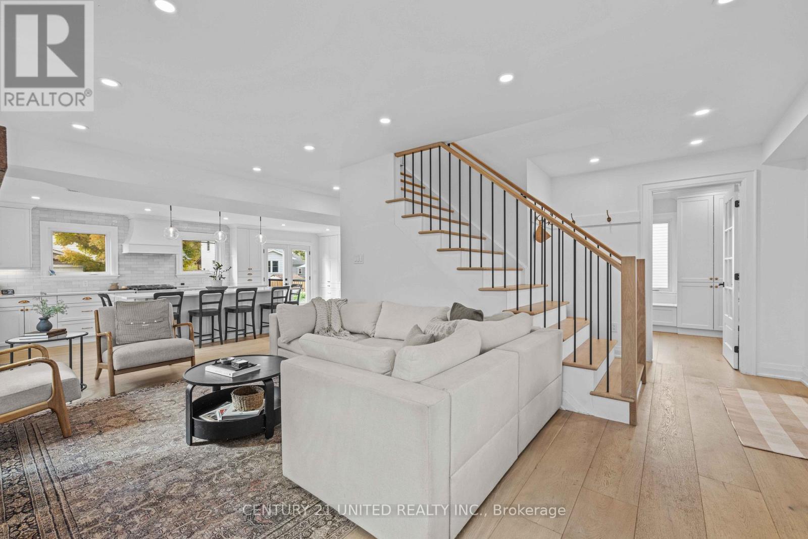 753 Chesterfield Avenue, Peterborough (Northcrest Ward 5), Ontario  K9H 4Y1 - Photo 5 - X12468903