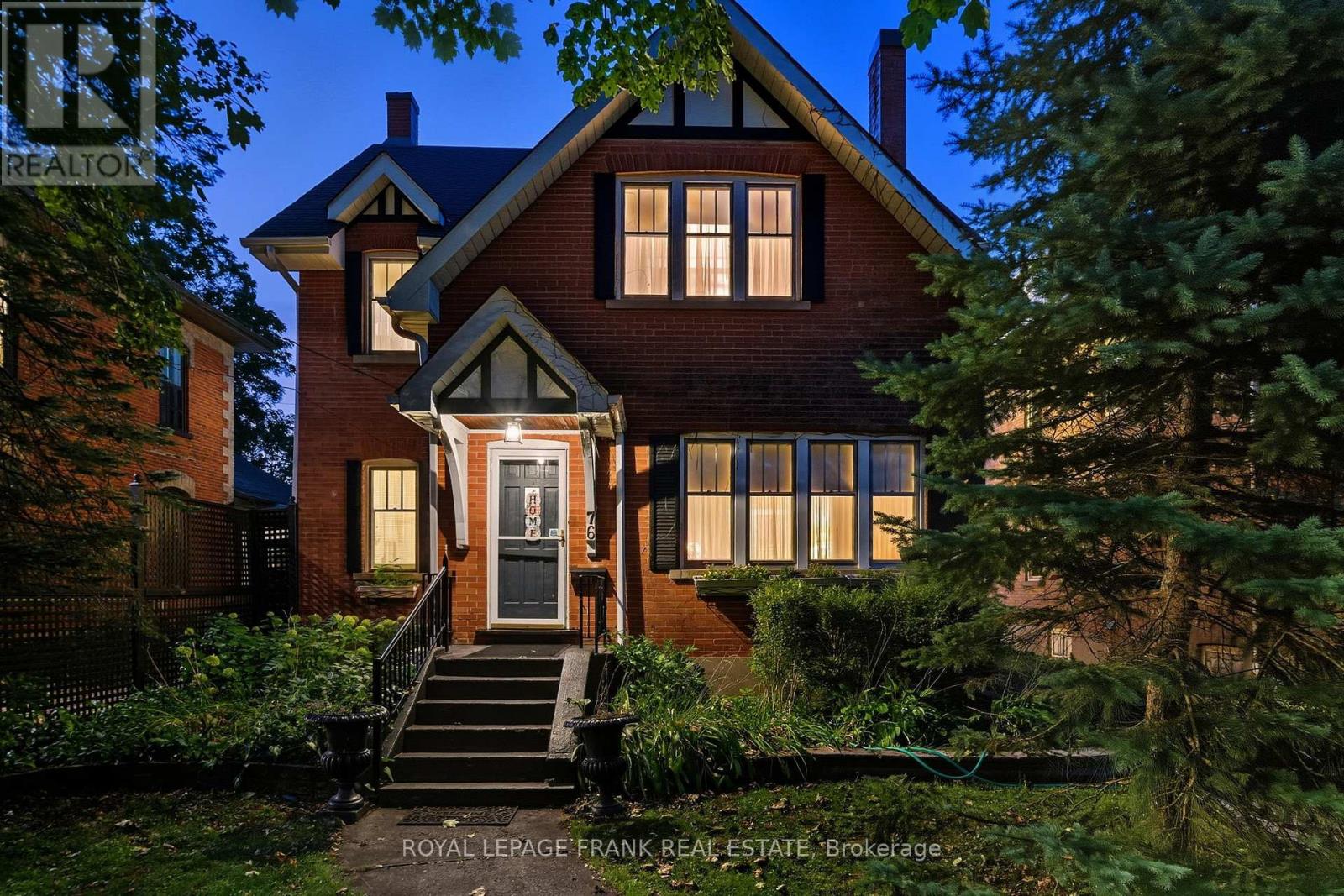 76 Bond Street W, Kawartha Lakes (Lindsay), Ontario  K9V 3R4 - Photo 1 - X12468918