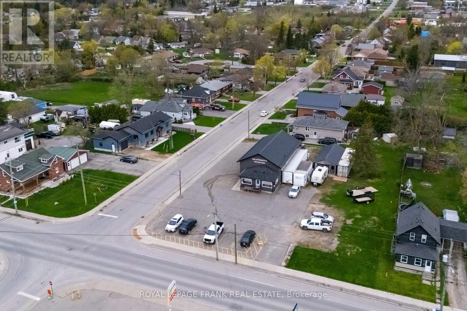 118 Queen Street N, Kawartha Lakes (Lindsay), Ontario  K9V 1G9 - Photo 6 - X12468981