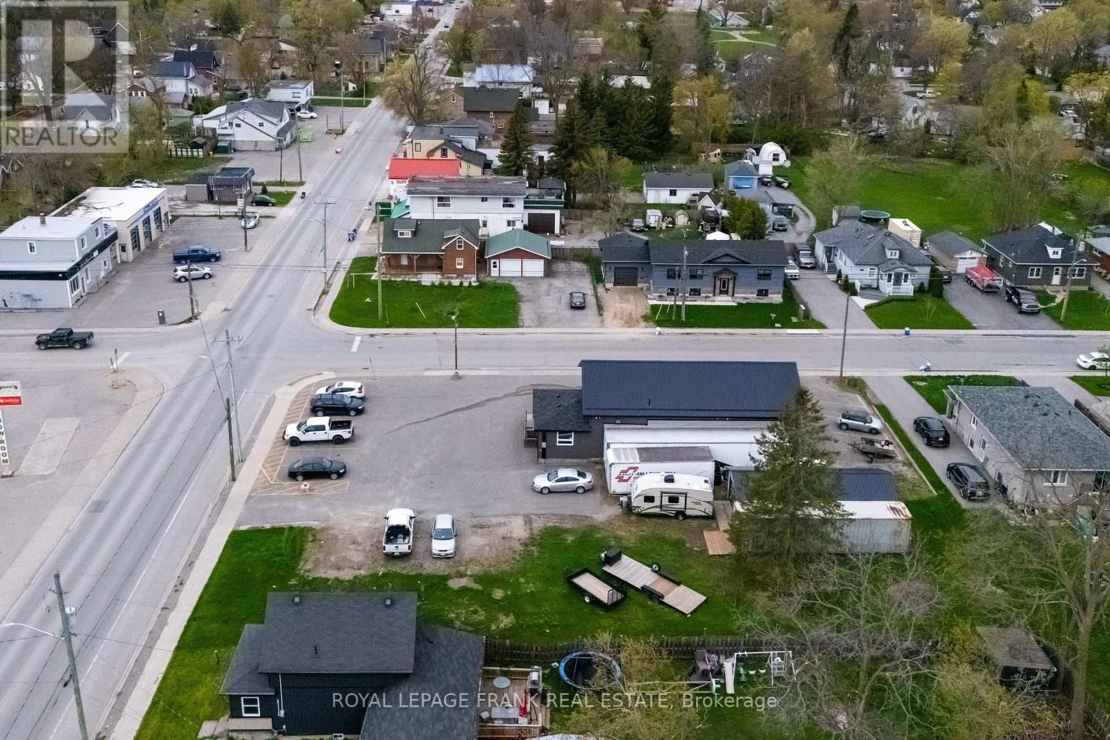 118 Queen Street N, Kawartha Lakes (Lindsay), Ontario  K9V 1G9 - Photo 7 - X12468981