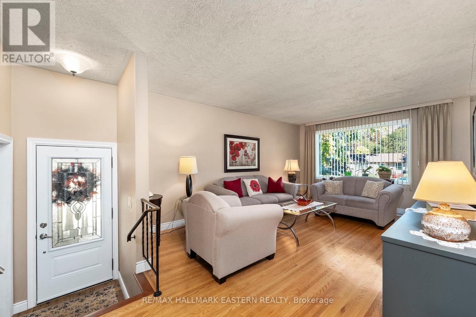 1275 Hopewell Avenue, Peterborough (Northcrest Ward 5), Ontario  K9H 6T2 - Photo 4 - X12469033