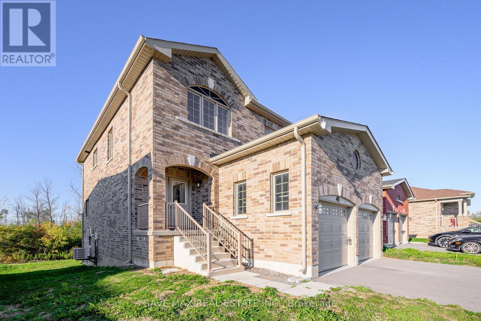 43 Carew Boulevard, Kawartha Lakes (Lindsay), Ontario  K9V 0P7 - Photo 3 - X12468832