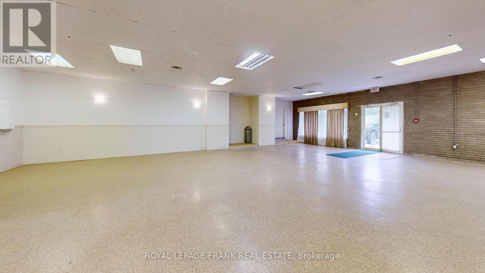 354(L) - 358 Lindsay Street S, Kawartha Lakes (Lindsay), Ontario  K9V 4R4 - Photo 2 - X12469281