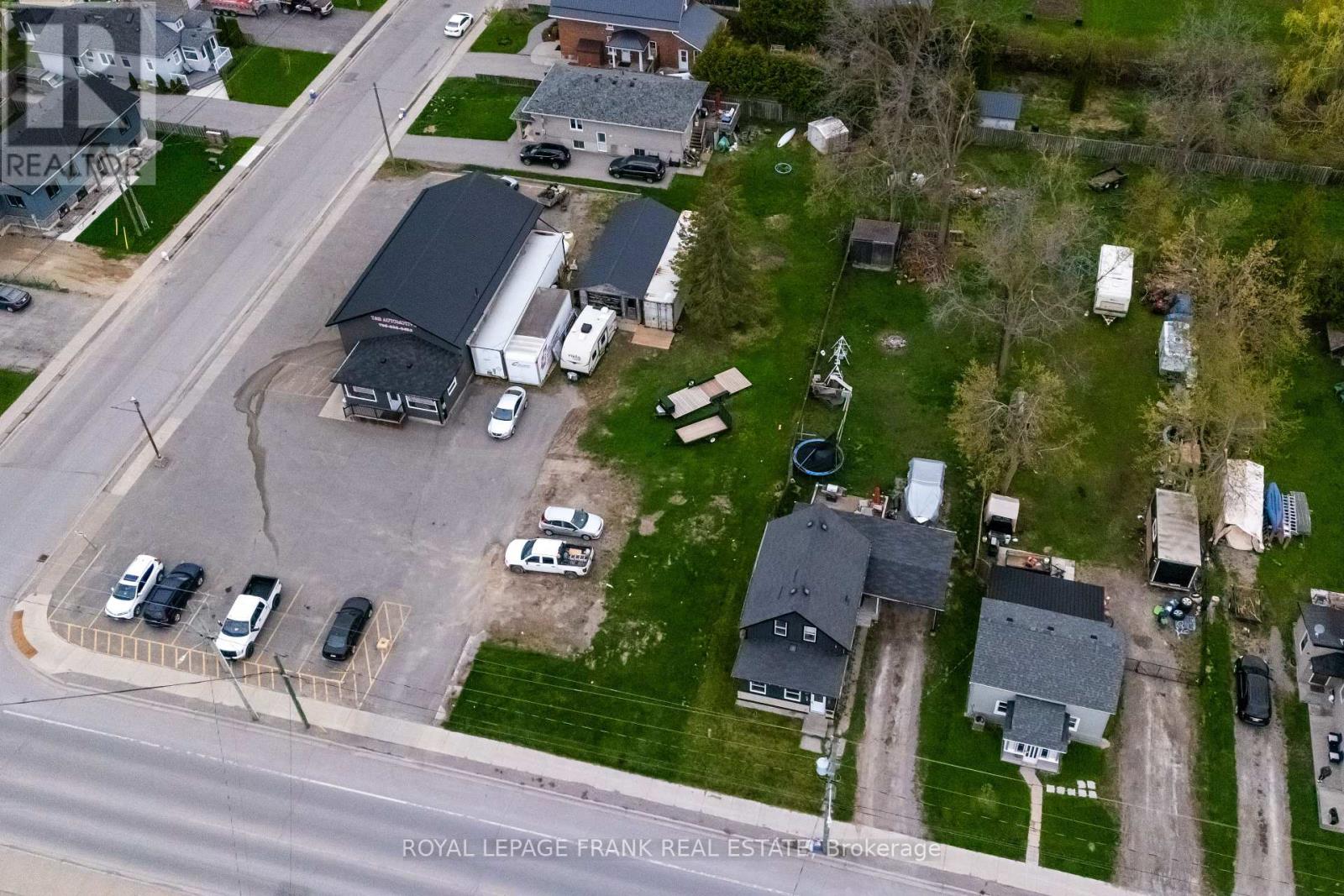 122 Queen Street, Kawartha Lakes (Lindsay), Ontario  K9V 1N3 - Photo 3 - X12469459