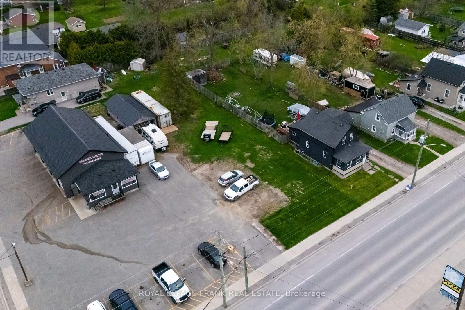 122 Queen Street, Kawartha Lakes (Lindsay), Ontario  K9V 1N3 - Photo 4 - X12469459