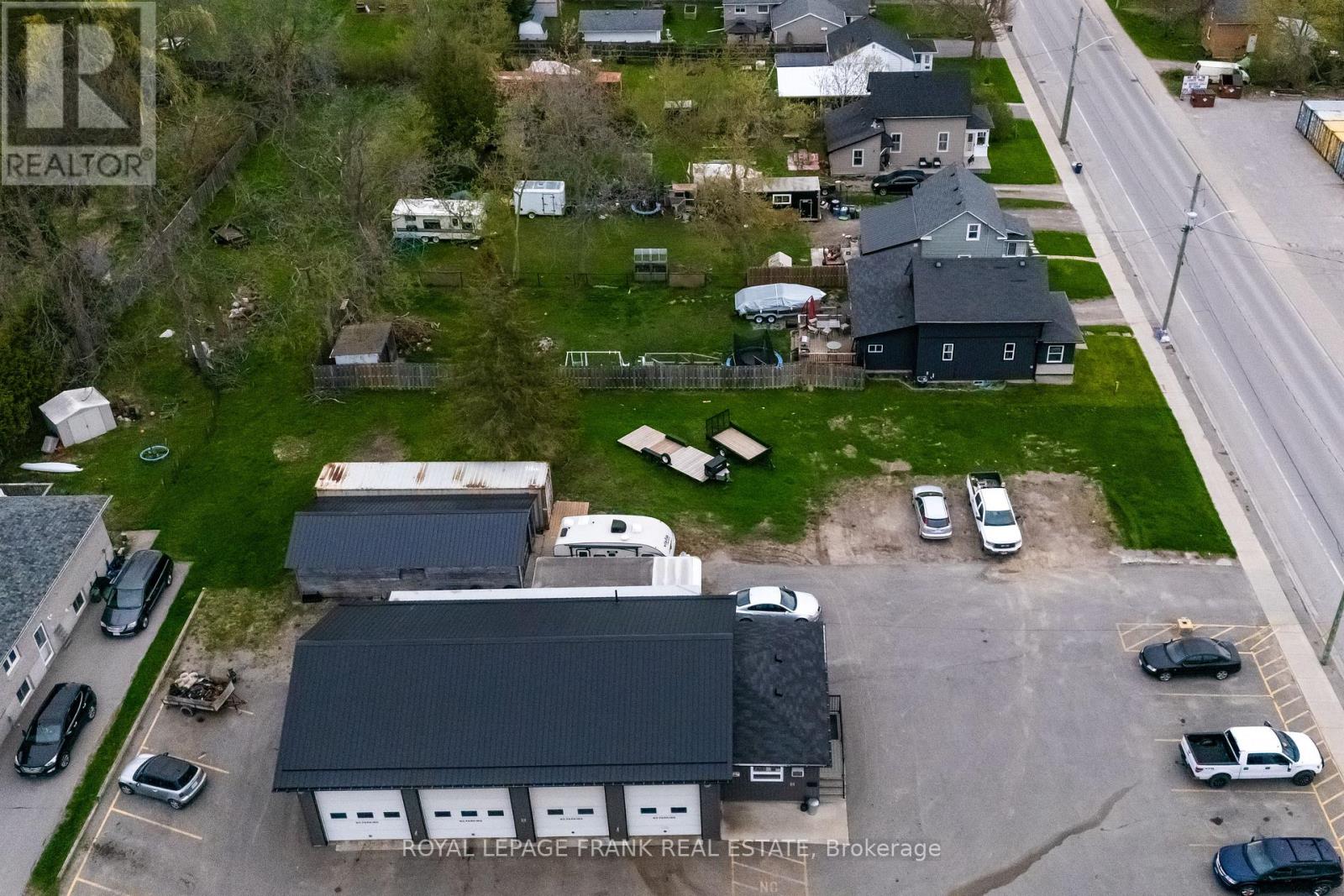 122 Queen Street, Kawartha Lakes (Lindsay), Ontario  K9V 1N3 - Photo 5 - X12469459