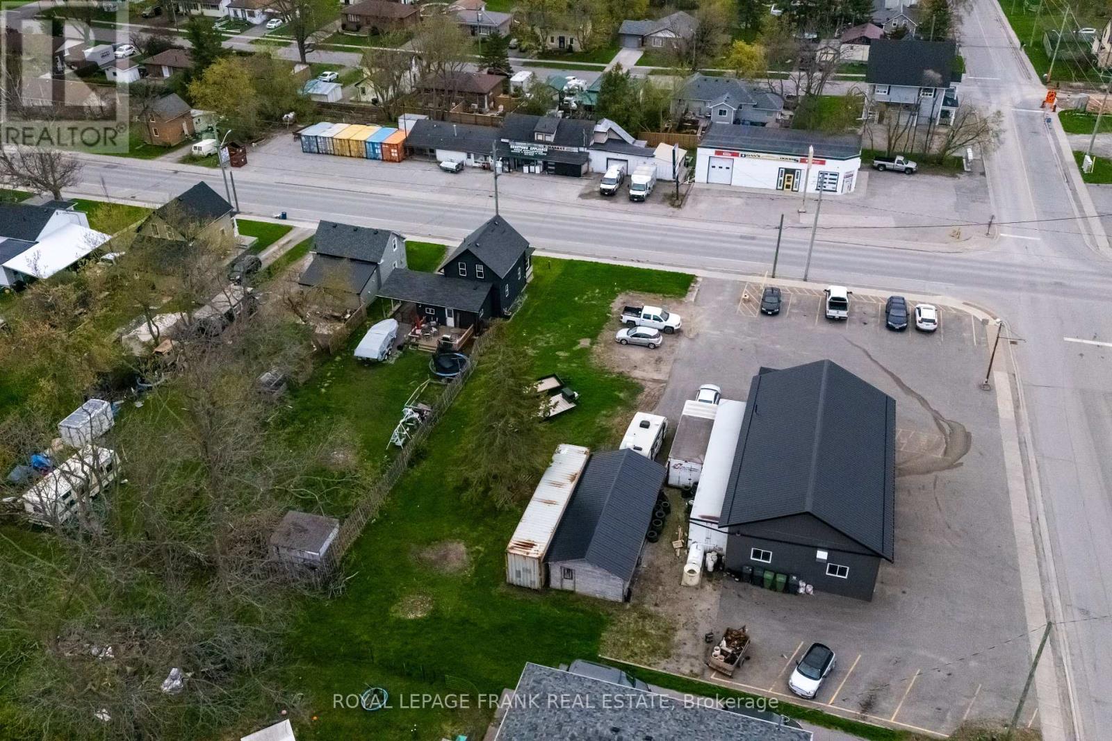 122 Queen Street, Kawartha Lakes (Lindsay), Ontario  K9V 1N3 - Photo 6 - X12469459