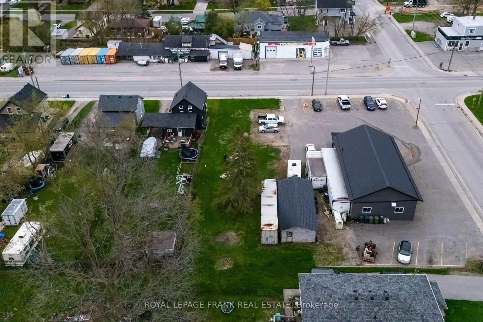 122 Queen Street, Kawartha Lakes (Lindsay), Ontario  K9V 1N3 - Photo 7 - X12469459