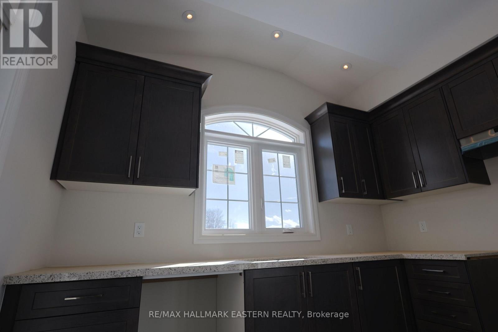 35 Coldbrook Drive, Cavan Monaghan (Millbrook Village), Ontario  L0A 1G0 - Photo 10 - X12469593