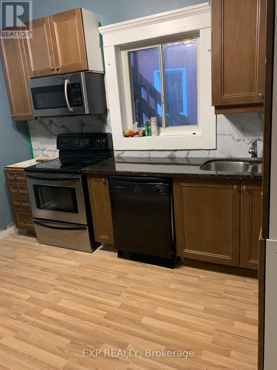 541 Aylmer Street N, Peterborough (Town Ward 3), Ontario  K9H 3W6 - Photo 14 - X12469712