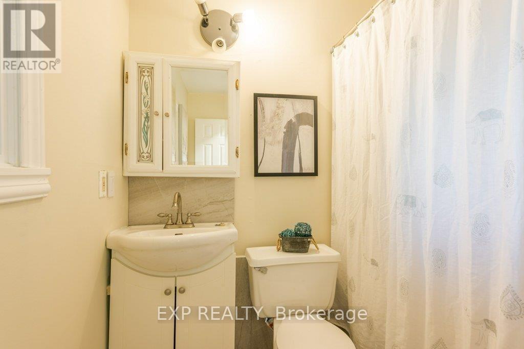 541 Aylmer Street N, Peterborough (Town Ward 3), Ontario  K9H 3W6 - Photo 16 - X12469712