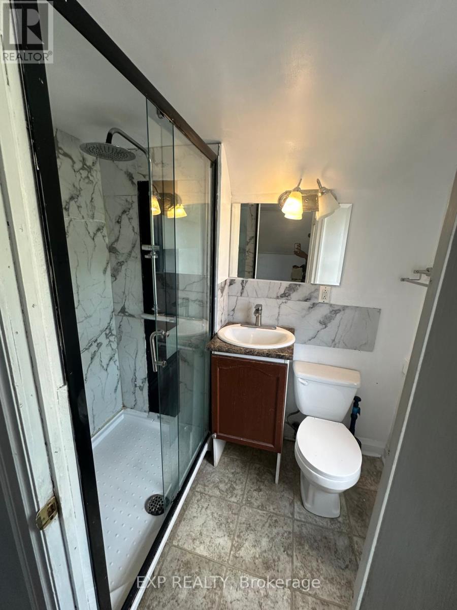 541 Aylmer Street N, Peterborough (Town Ward 3), Ontario  K9H 3W6 - Photo 18 - X12469712