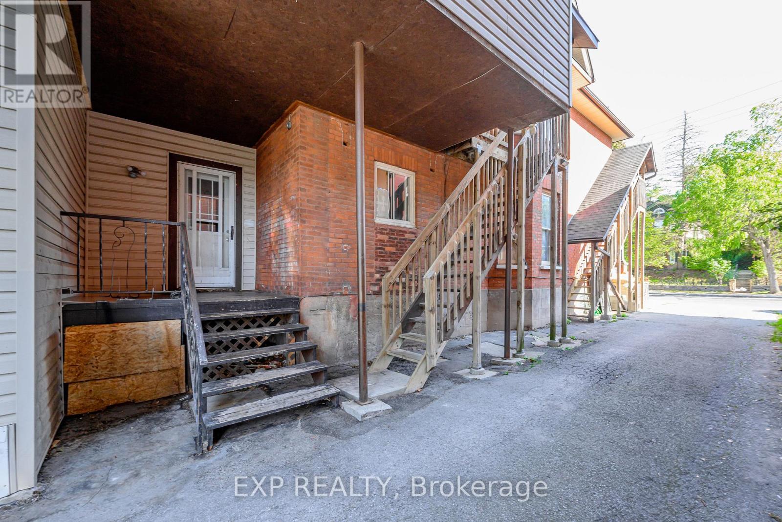 541 Aylmer Street N, Peterborough (Town Ward 3), Ontario  K9H 3W6 - Photo 5 - X12469712