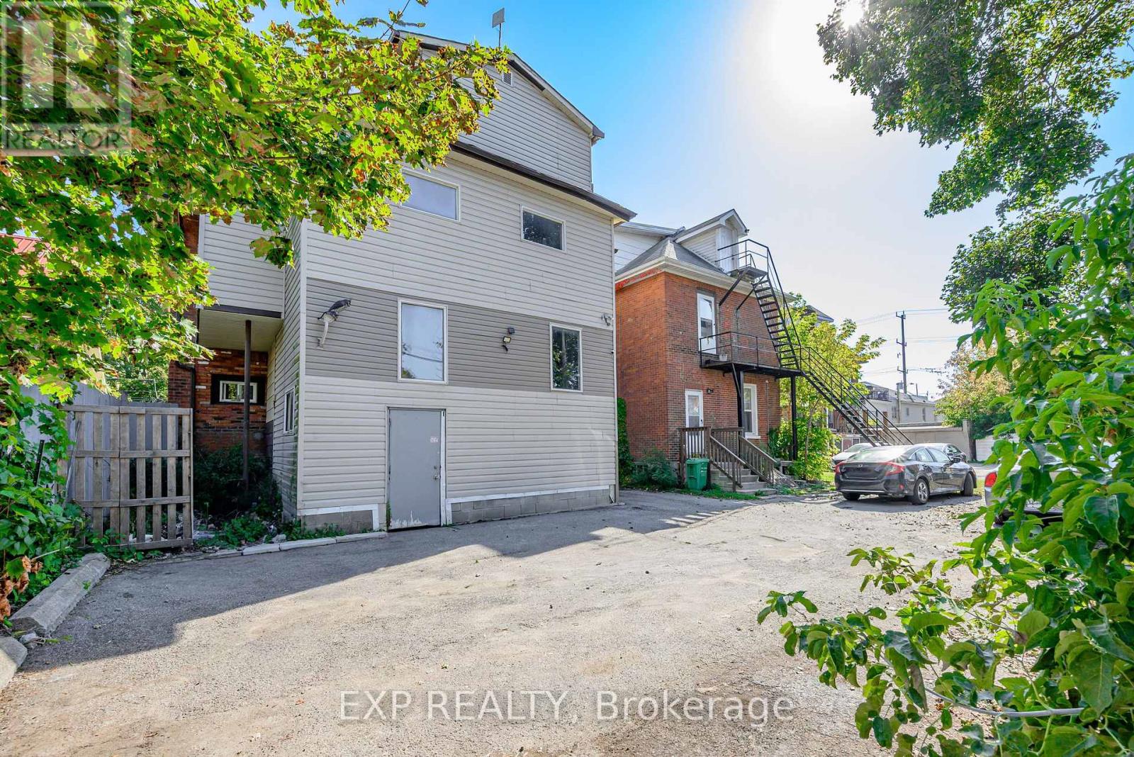 541 Aylmer Street N, Peterborough (Town Ward 3), Ontario  K9H 3W6 - Photo 6 - X12469712