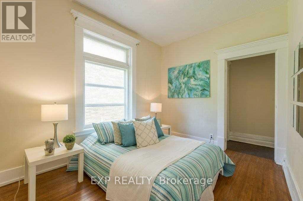 541 Aylmer Street N, Peterborough (Town Ward 3), Ontario  K9H 3W6 - Photo 11 - X12469716