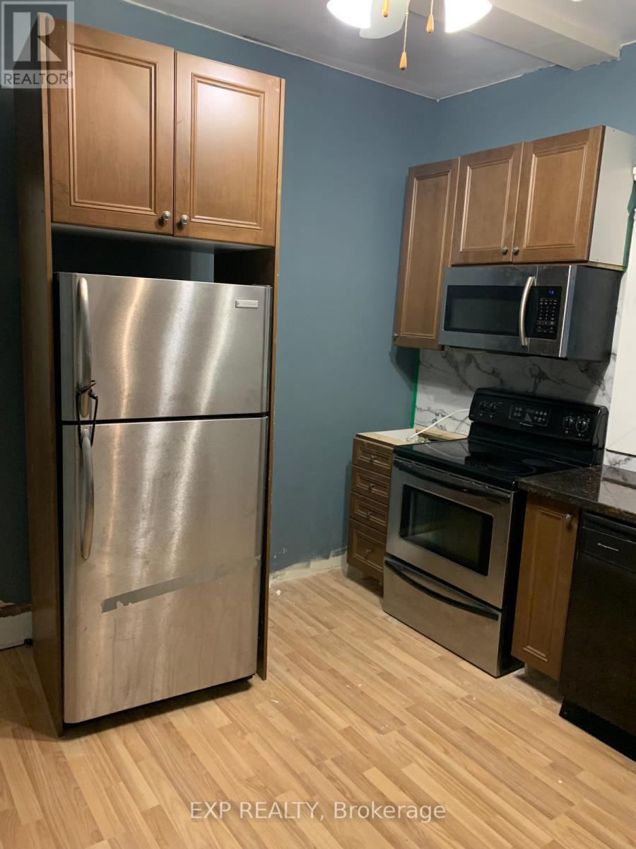 541 Aylmer Street N, Peterborough (Town Ward 3), Ontario  K9H 3W6 - Photo 14 - X12469716