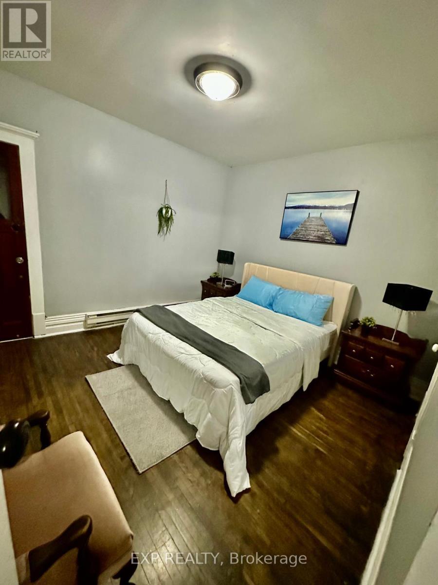 541 Aylmer Street N, Peterborough (Town Ward 3), Ontario  K9H 3W6 - Photo 23 - X12469716