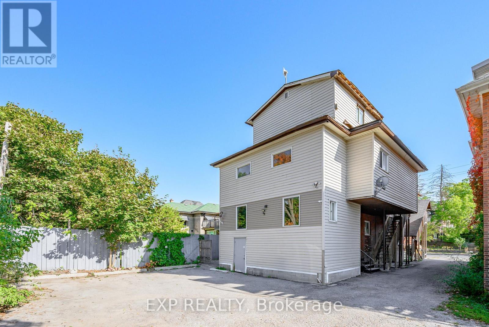 541 Aylmer Street N, Peterborough (Town Ward 3), Ontario  K9H 3W6 - Photo 5 - X12469716