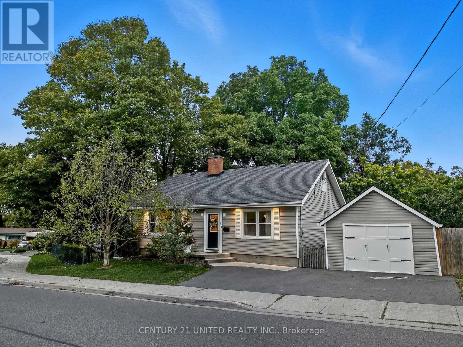 141 O'carroll Avenue, Peterborough (Northcrest Ward 5), Ontario  K9H 4V2 - Photo 1 - X12469942